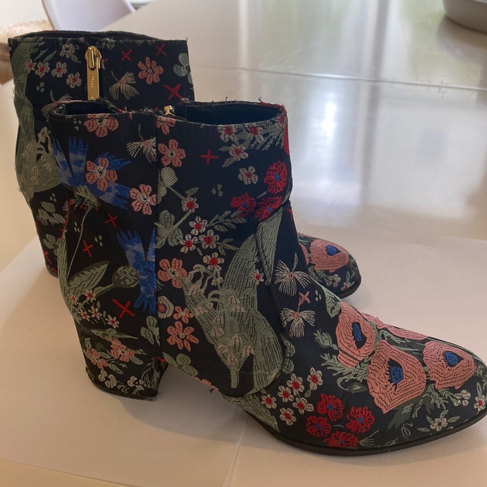 Unisa Boots Size 7